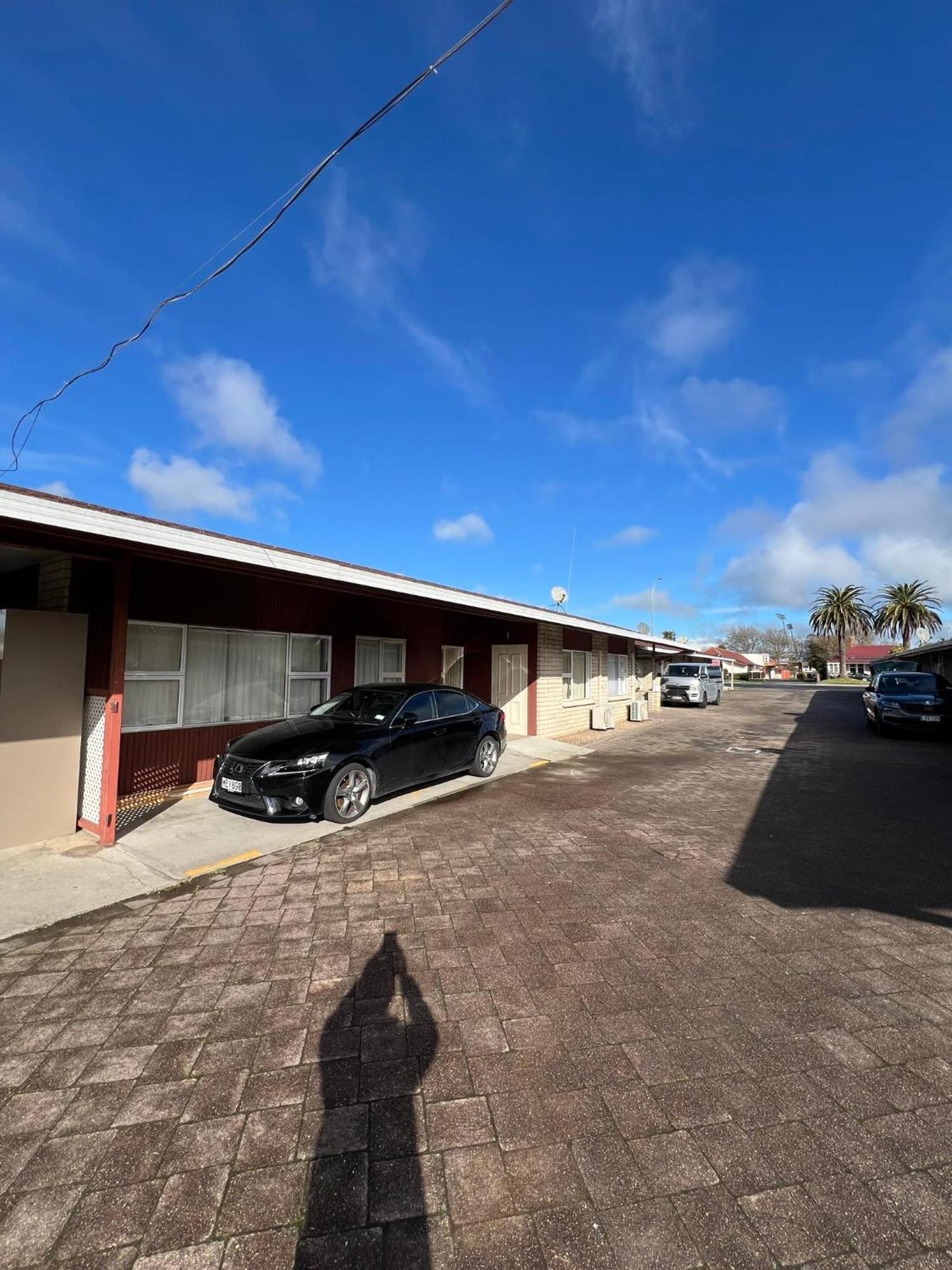 Hamilton Sunrise Motel Exterior photo