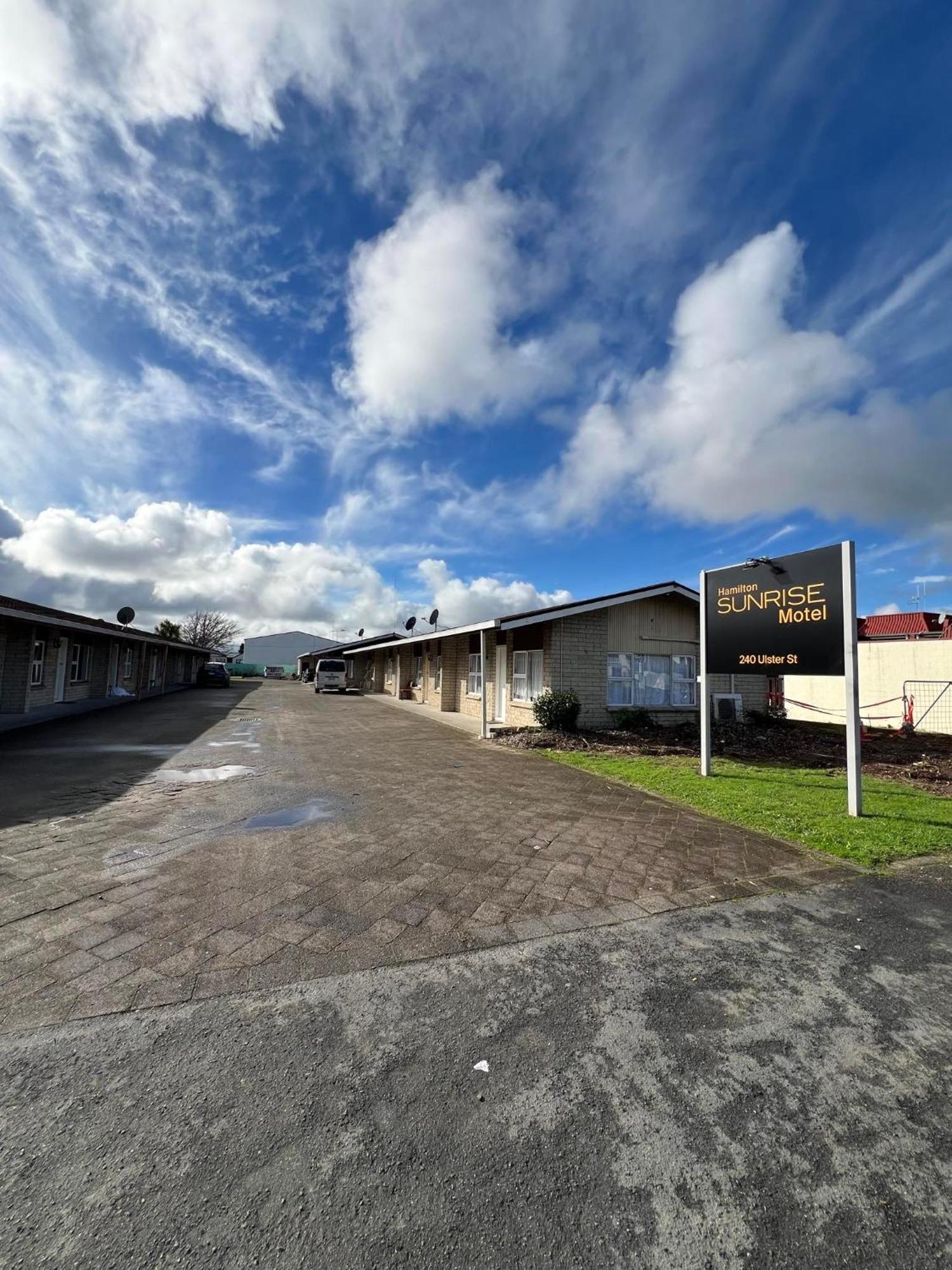 Hamilton Sunrise Motel Exterior photo